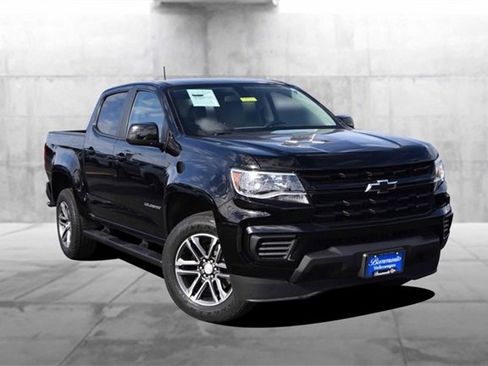 Used 2022 Chevrolet Colorado W/T w/ Custom Special Edition image 2