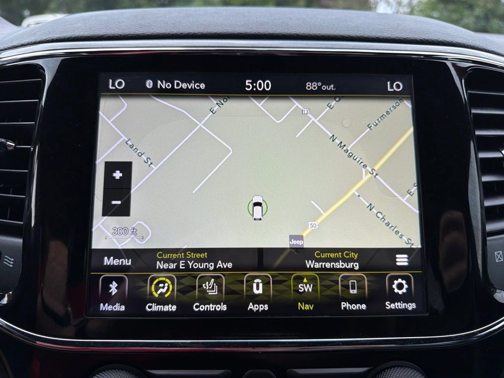 Used 2020 Jeep Grand Cherokee Altitude AWD/4WD image 35