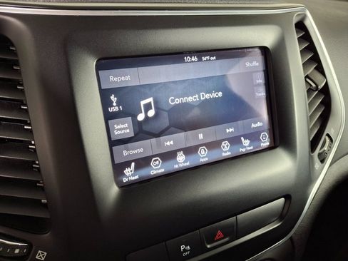 Used 2019 Jeep Cherokee Latitude Plus w/ Cold Weather Group image 18