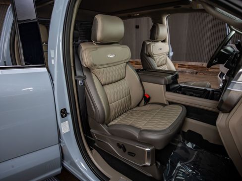 Used 2026 Ford F450 Platinum w/ Platinum Plus Package image 31