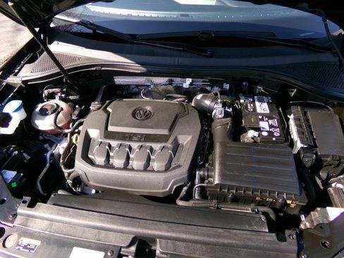 Used 2023 Volkswagen Tiguan SE R-Line image 28