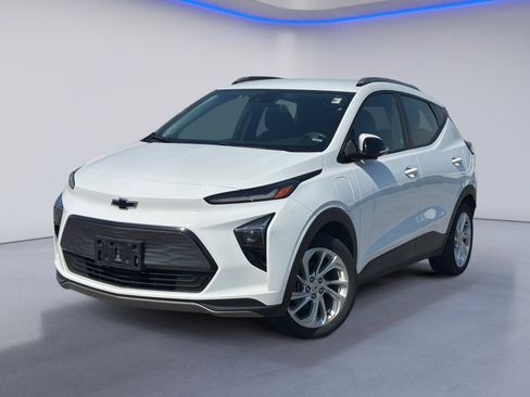 Used 2023 Chevrolet Bolt EUV LT image 2
