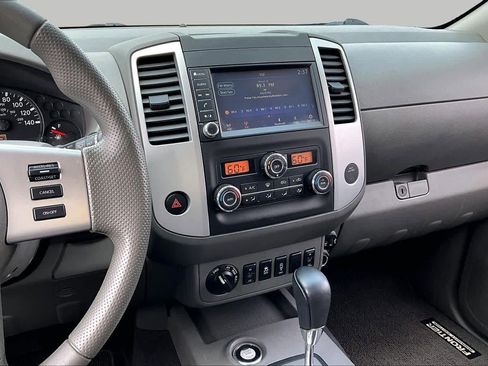 Used 2020 Nissan Frontier SV w/ Midnight Edition Floor Mats AWD/4WD image 7