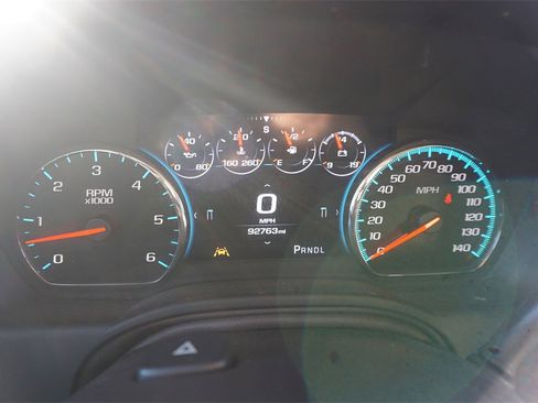 Used 2017 GMC Yukon XL Denali image 6