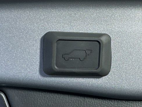 Used 2025 Toyota RAV4 XLE w/ Convenience Package FWD image 29
