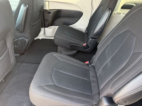 Used 2022 Chrysler Voyager LX FWD image 26