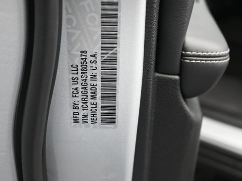 New 2025 Jeep Grand Cherokee Altitude image 20