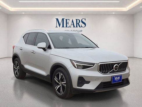 Used 2023 Volvo XC40 B5 Plus AWD/4WD image 8