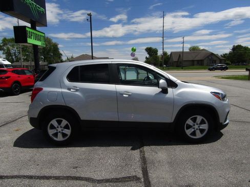 Used 2020 Chevrolet Trax LS w/ Tint and Cruise Package FWD image 9