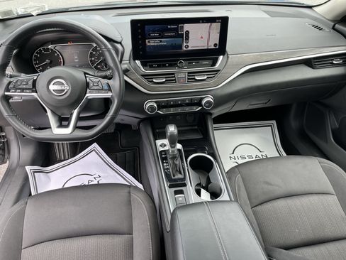 Used 2023 Nissan Altima 2.5 SV w/ SV Premium Package AWD/4WD image 19