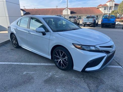 Used 2023 Toyota Camry SE image 7