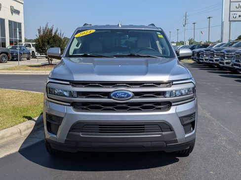Used 2024 Ford Expedition XLT RWD image 2