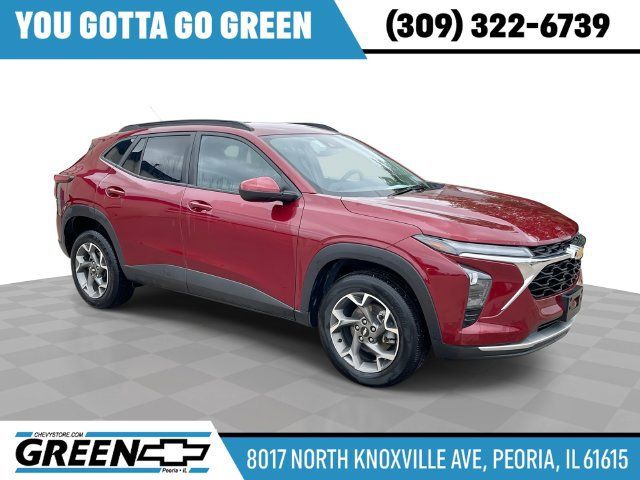 Used 2025 Chevrolet Trax LT FWD image 1