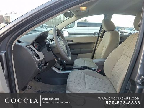Used 2010 Ford Focus SE image 13