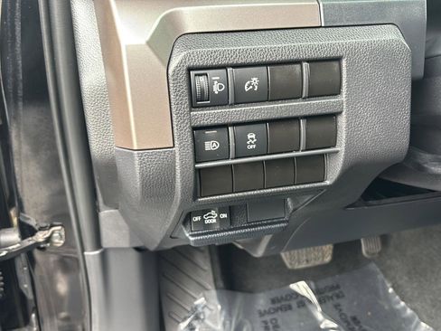 Used 2024 Toyota Tacoma SR5 AWD/4WD image 28