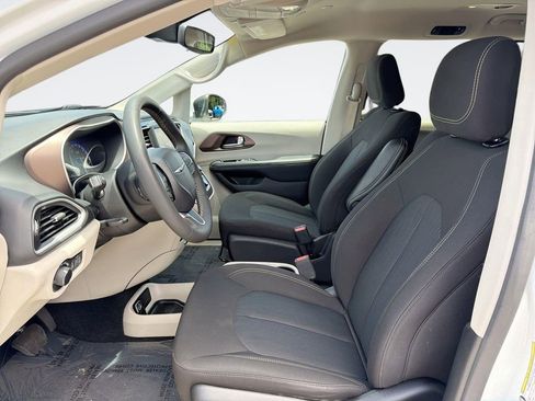 Used 2023 Chrysler Voyager LX FWD image 20