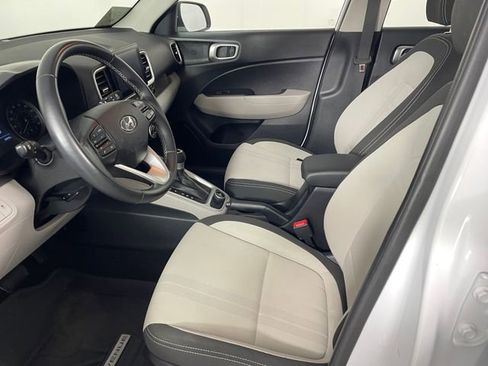 Used 2022 Hyundai Venue SEL image 2