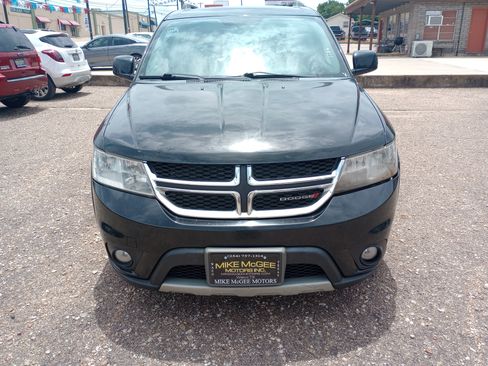 Used 2017 Dodge Journey SXT w/ Comfort/Convenience Group FWD image 2