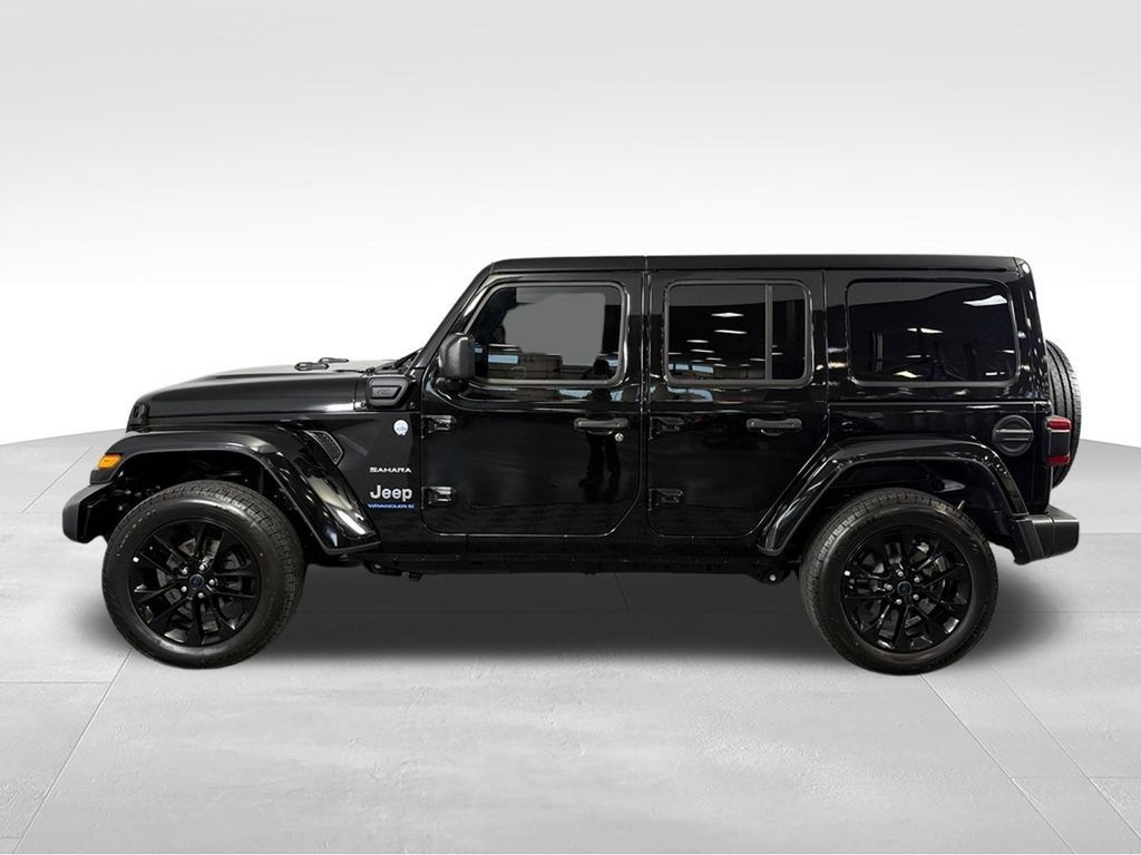 Used 2024 Jeep Wrangler Unlimited Sahara w/ Safety Group AWD/4WD image 11