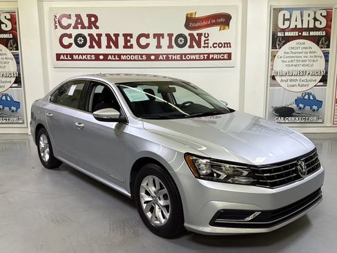 Used 2016 Volkswagen Passat 1.8T S FWD image 4