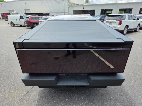 Used 2024 Tesla Cybertruck AWD Crew Cab image 7