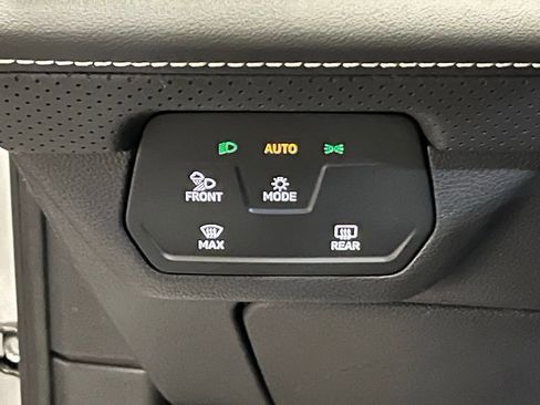 New 2026 Volkswagen Atlas Cross Sport SE image 18