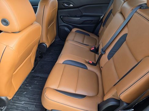 Used 2017 GMC Acadia SLT image 28