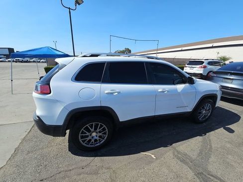 Used 2019 Jeep Cherokee Latitude Plus AWD/4WD image 3