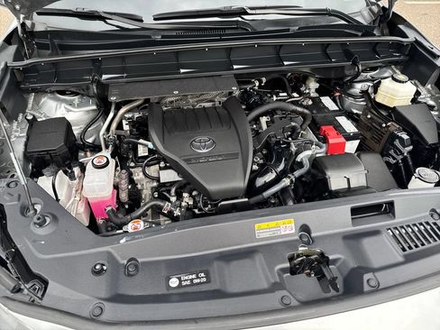Used 2025 Toyota Highlander XLE AWD/4WD image 48