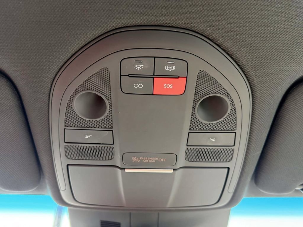 Certified 2025 Genesis G70 2.5T AWD/4WD image 30