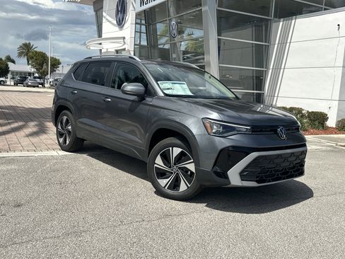 New 2026 Volkswagen Taos SE AWD/4WD image 2
