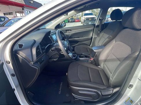 Used 2019 Hyundai Elantra SE w/ Cargo Package FWD image 6