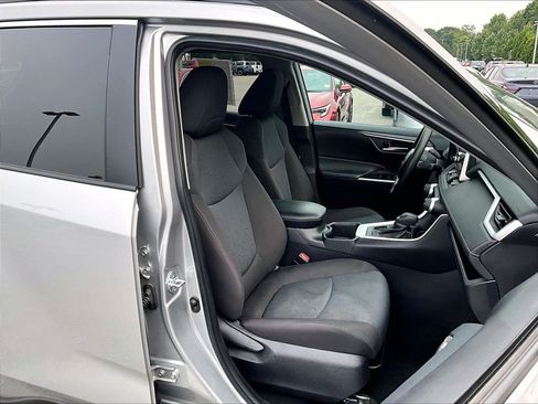 Used 2025 Toyota RAV4 XLE AWD/4WD image 11