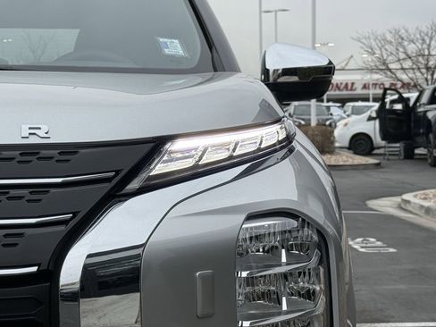 Used 2025 Mitsubishi Outlander SEL image 32