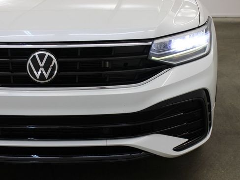 Used 2023 Volkswagen Tiguan SE R-Line FWD image 8