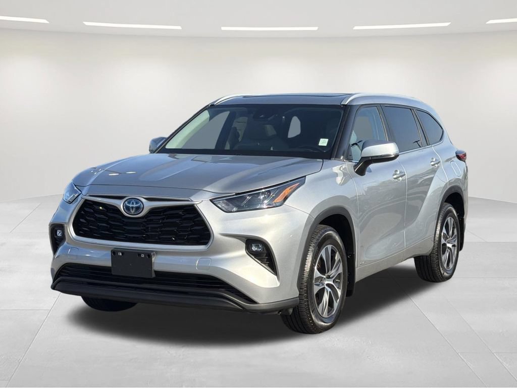 Used 2023 Toyota Highlander XLE AWD/4WD image 1