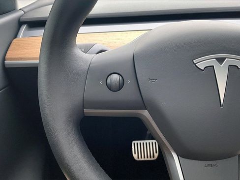 Used 2020 Tesla Model Y Long Range image 18