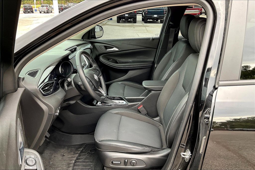 Used 2022 Buick Encore GX Select w/ Sport Touring Package FWD image 21