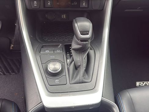 Used 2025 Toyota RAV4 XSE AWD/4WD image 10