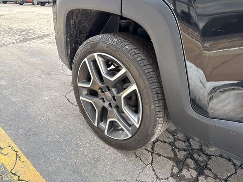 Used 2021 Jeep Renegade Sport image 18