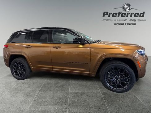 New 2026 Jeep Grand Cherokee Summit AWD/4WD image 9