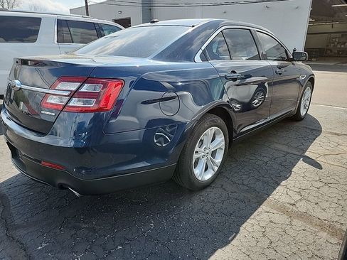Used 2017 Ford Taurus SE image 7
