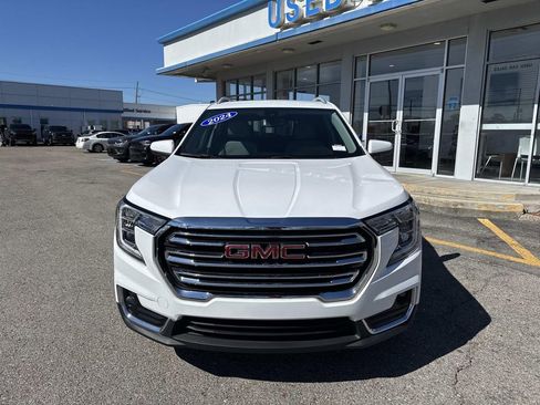 Used 2024 GMC Terrain SLT image 2