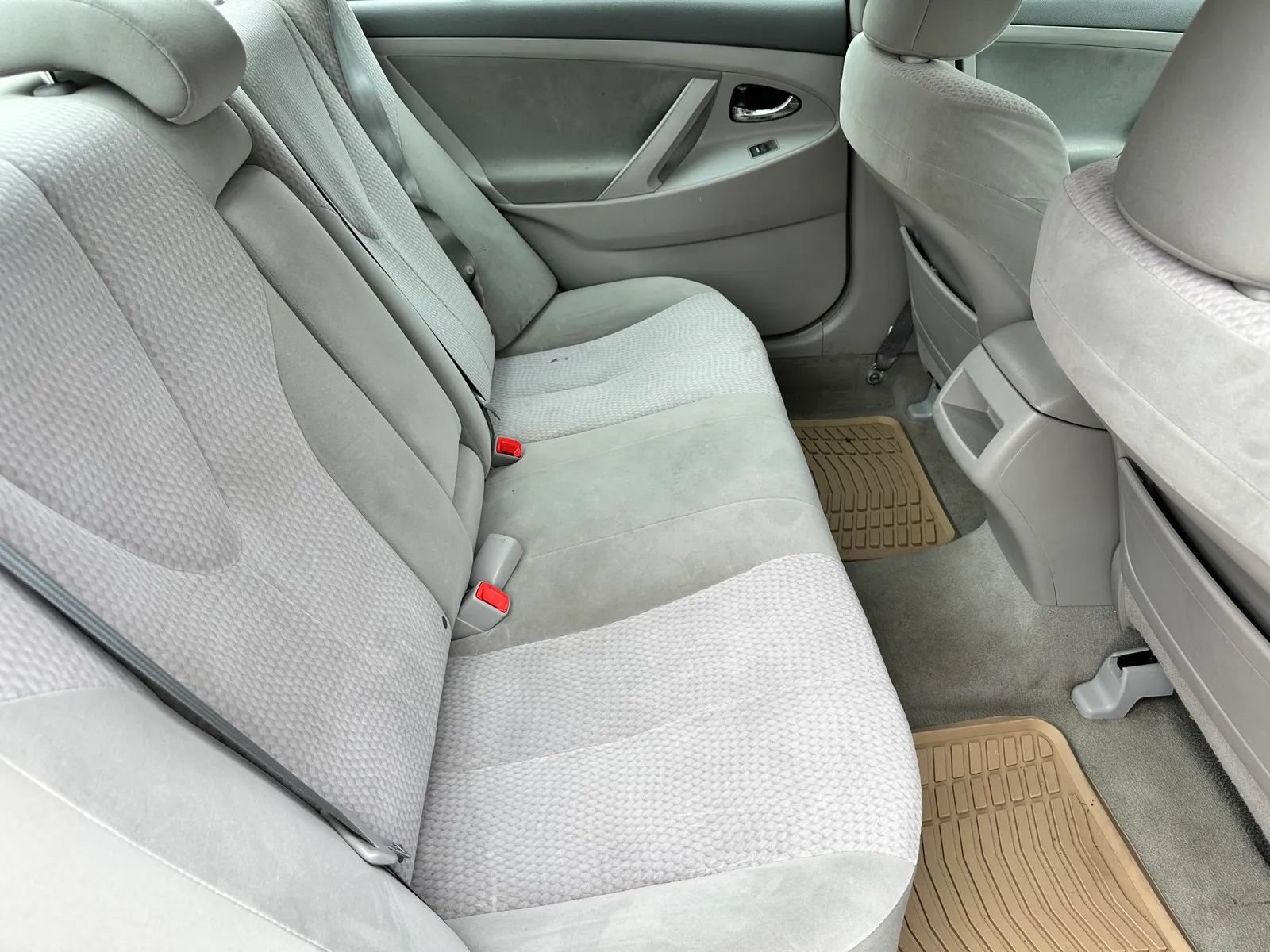 Used 2011 Toyota Camry LE FWD image 16