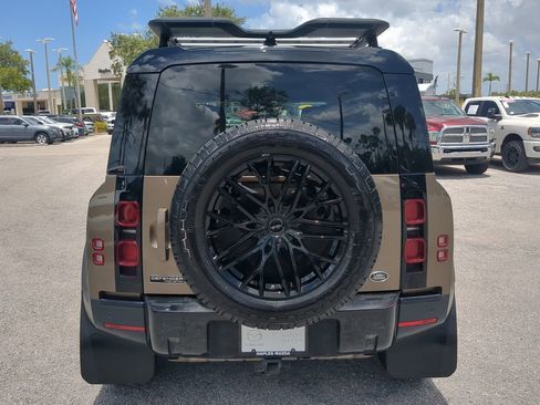 Used 2020 Land Rover Defender 110 First Edition image 6
