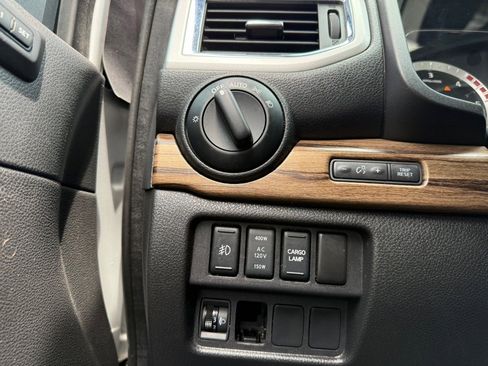 Used 2017 Nissan Titan SL image 33