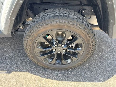 Used 2025 Jeep Gladiator Sport AWD/4WD image 4