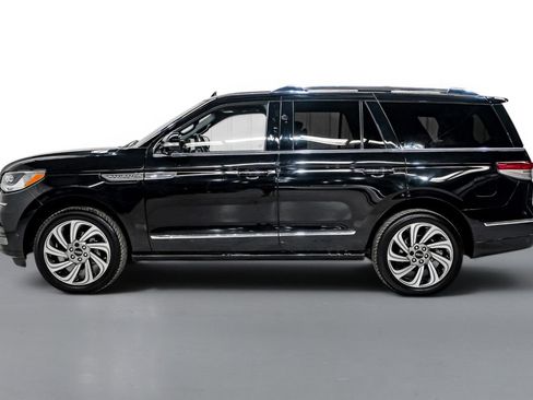Used 2024 Lincoln Navigator Reserve AWD/4WD image 9