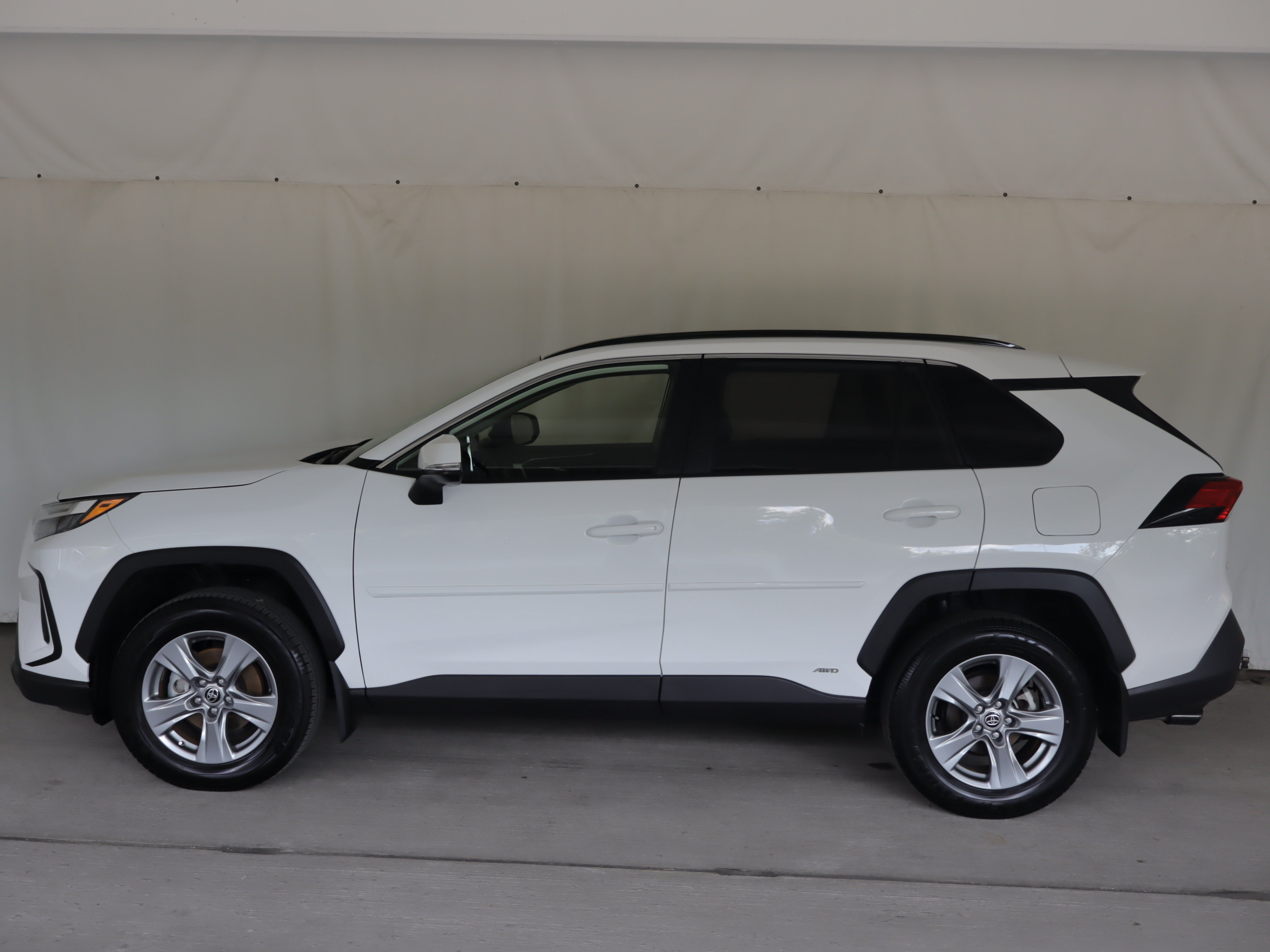 Used 2025 Toyota RAV4 XLE w/ Convenience Package AWD/4WD image 25