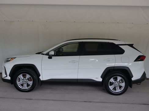 Used 2025 Toyota RAV4 XLE w/ Convenience Package AWD/4WD image 25